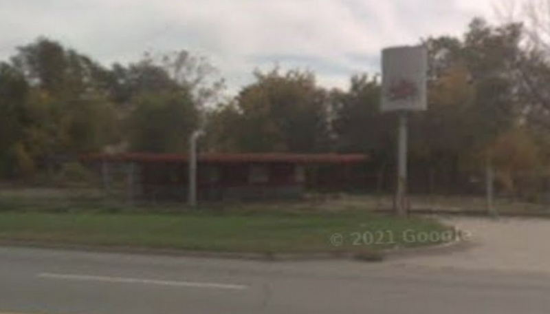 Frostop Root Beer - 2008 Street View Of Pontiac Location (newer photo)